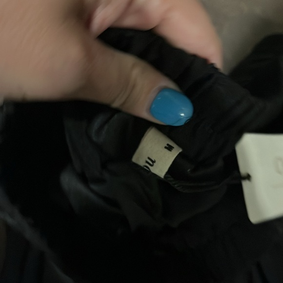 Nwt midi length black pleated skirt - Picture 3 of 3